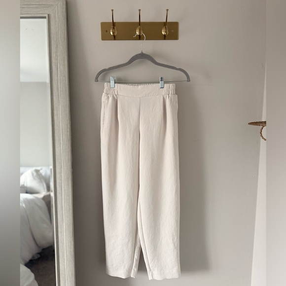 a new day Pants - CHIC LIGHTWEIGHT PANTS - CAPSULE WARDROBE STAPLE PIECE